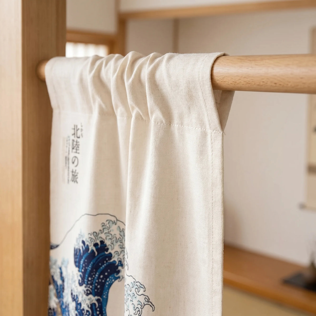 Rideau de porte en lin japonais – Vague Kanagawa blanc - passe-tringle
