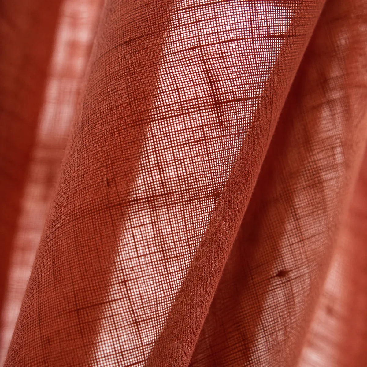 Rideau Lin - Voilage Rouge - détail de texture du tissu voilage