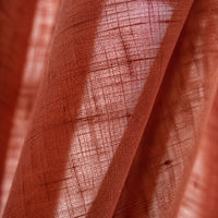 Rideau Lin - Voilage Rouge - détail de texture du tissu voilage