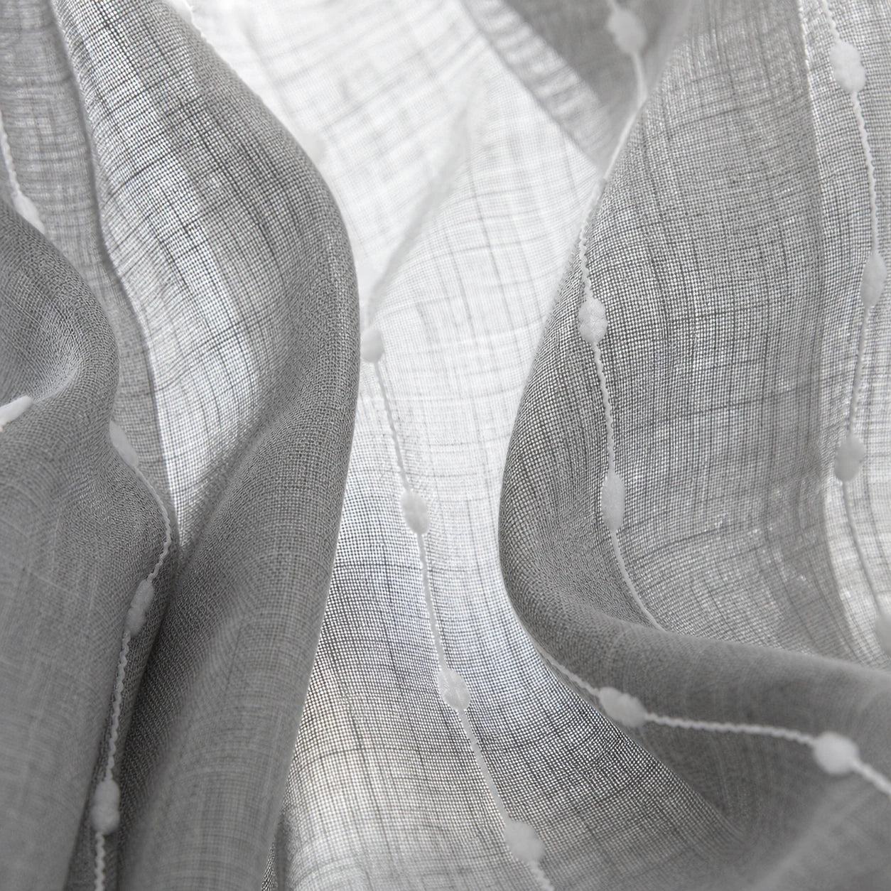 Rideau Lin - Voilage Gris à Rayures - détail de texture du tissu voilage