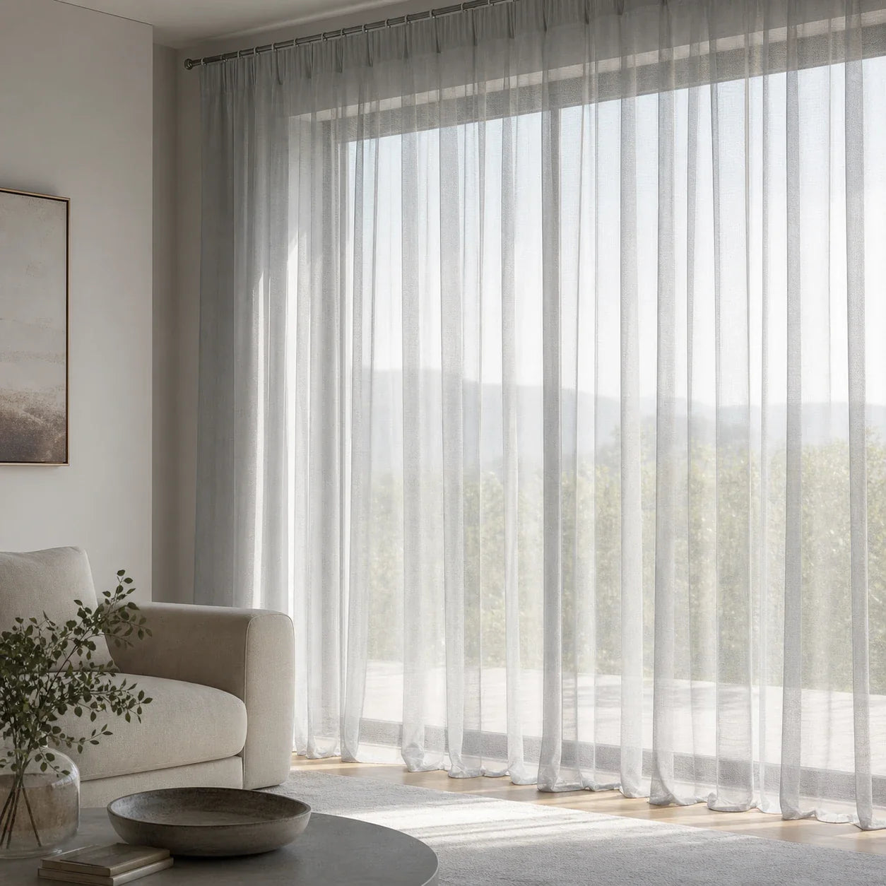 Rideau Voilage - Gris - voilage installé dans un intérieur lumineux