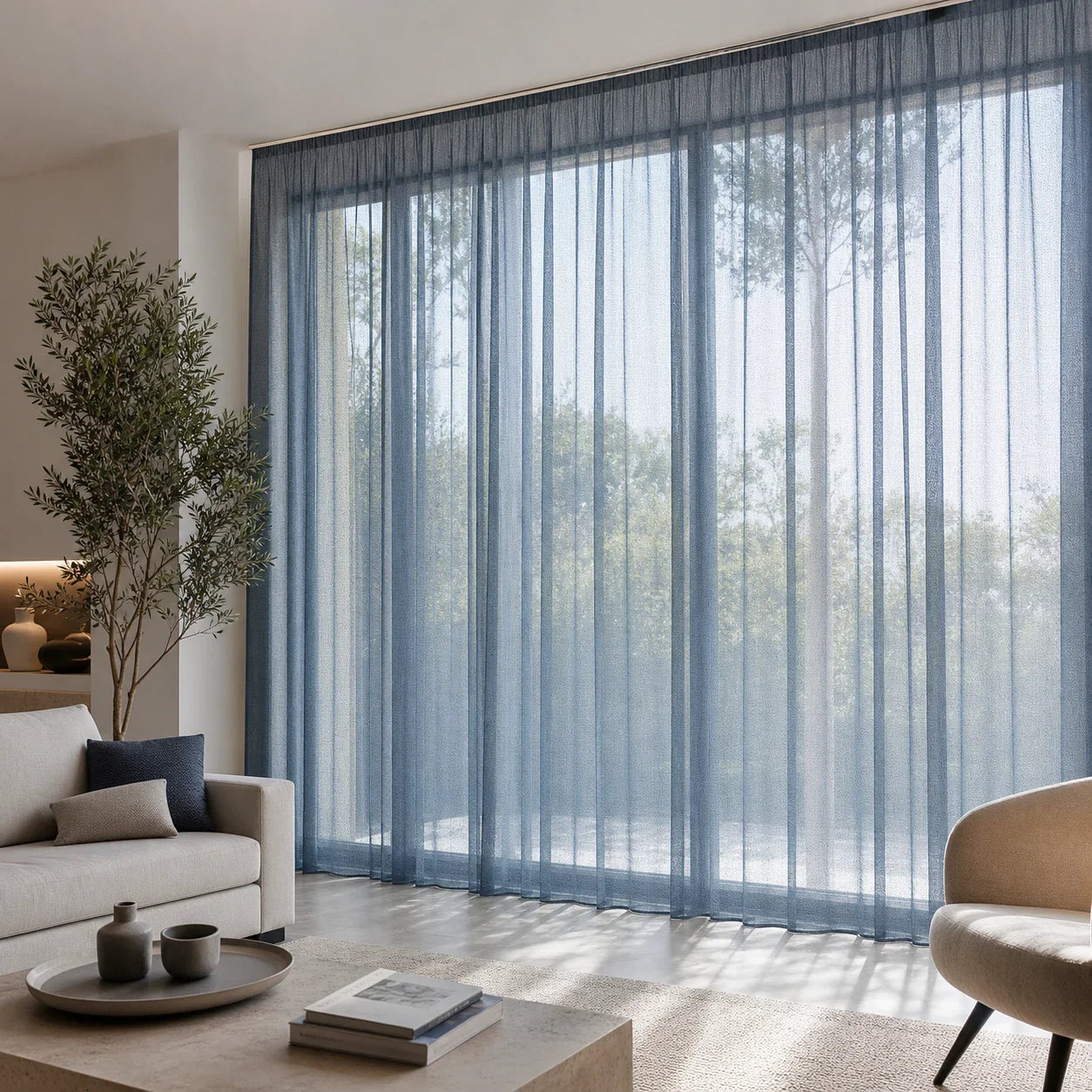 Rideau Voilage - Gris à Motif - voilage installé dans un intérieur lumineux