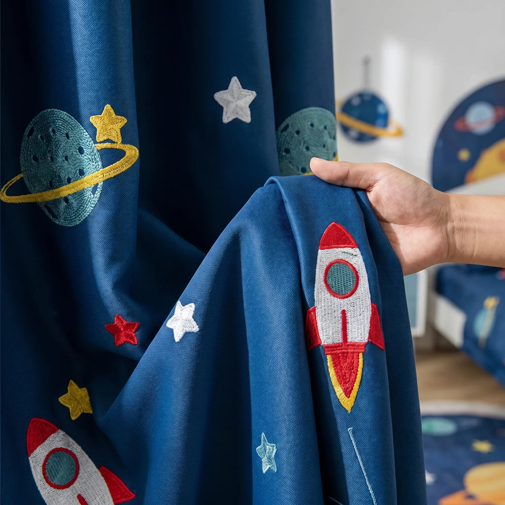 Rideaux occultants bleu espace cosmique de dessin animé mignon moderne pour chambre d'enfants, rideaux insonorisés/réducteurs de bruit, lavables en Machine - texture