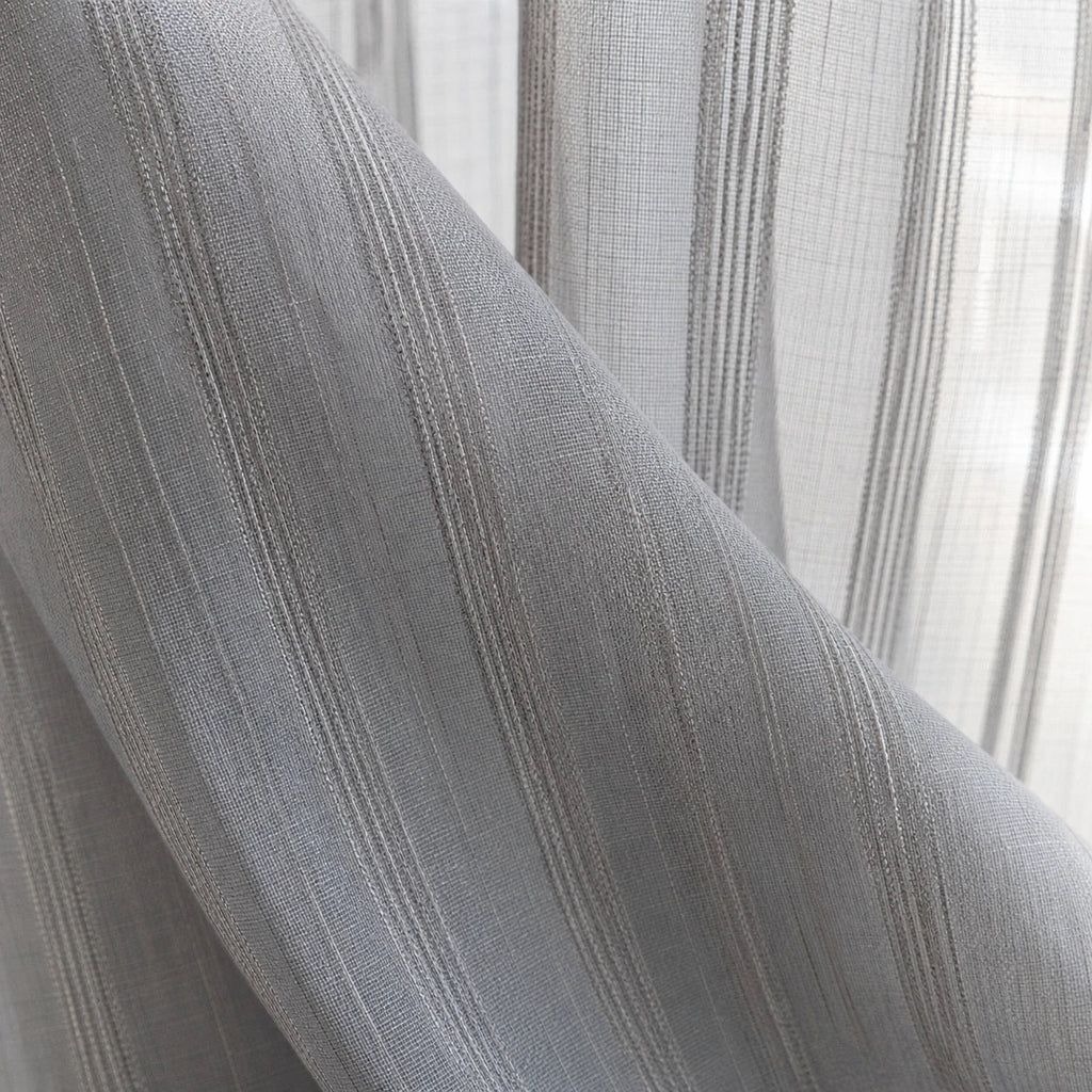 Rideau Voilage - Gris à Rayures - détail de texture du tissu voilage