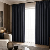 Rideaux thermique occultant bleu nuit dans un interieur haut de gamme