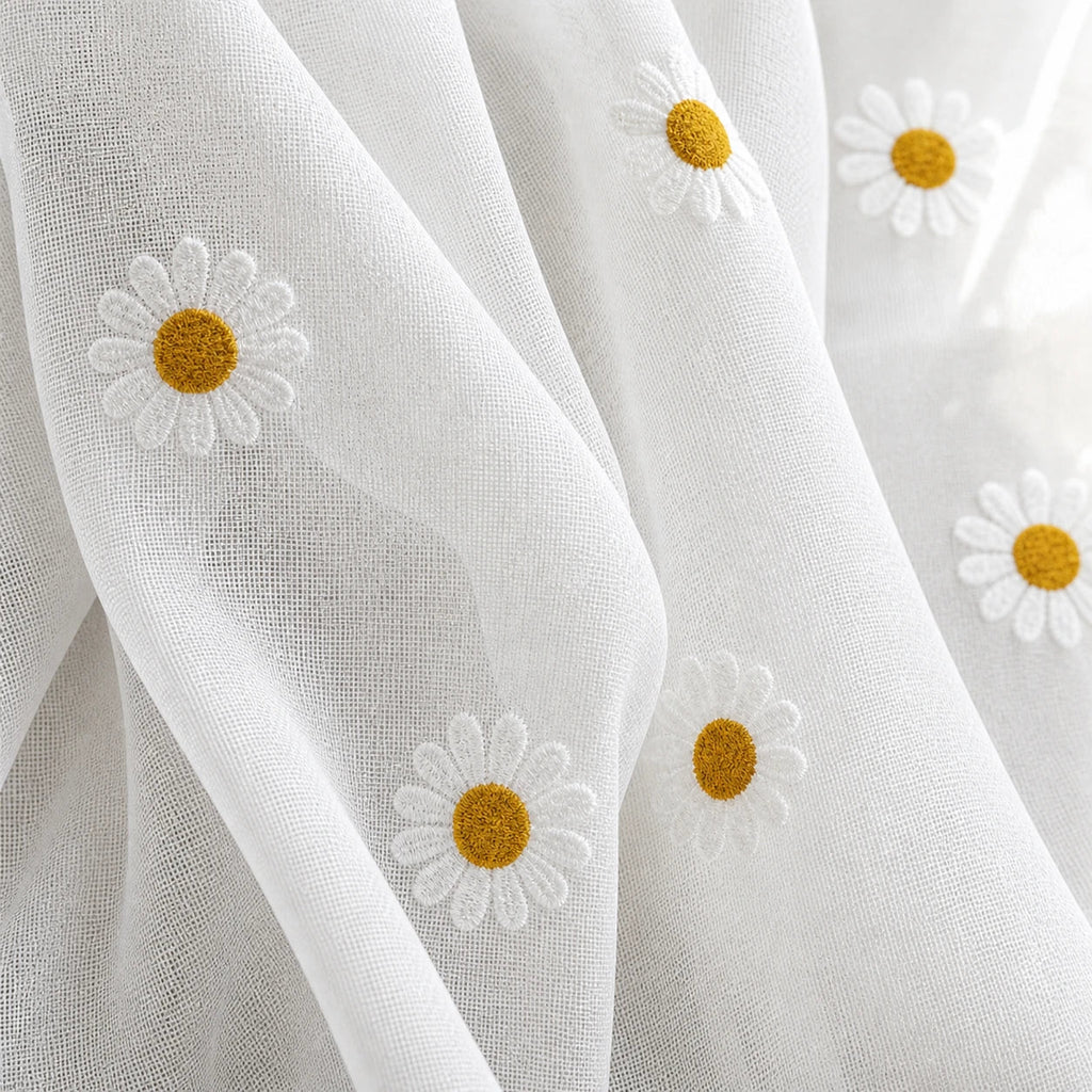 Rideaux Voilage Motif Marguerites - détail de texture du tissu voilage